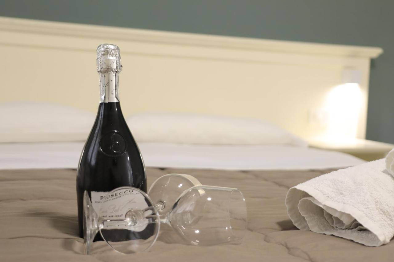 New- B&B Allison トロペーア エクステリア 写真